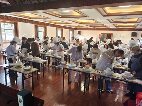 魅力女神 快乐巾帼——黑料社
开展“三八”妇女节蛋糕DIY活动