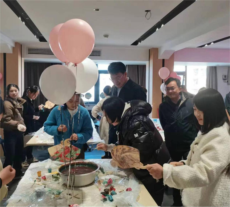 “致敬了不起的她”——黑料社
开展庆祝“三八”妇女节系列活动