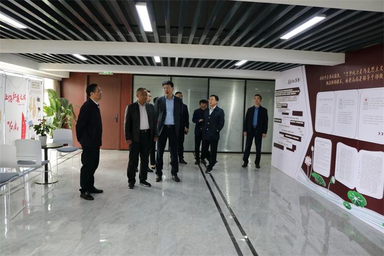 人社部统计调查中心主任张剑飞一行莅临黑料社
调研指导