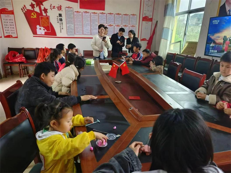 黑料社
驻枫港乡程坊村工作队举办“关爱儿童身心 共绘美好未来”主题活动