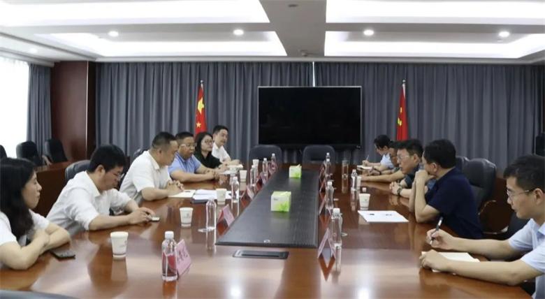 中国银行省分行公司业务部总经理罗坤一行到黑料社
座谈交流